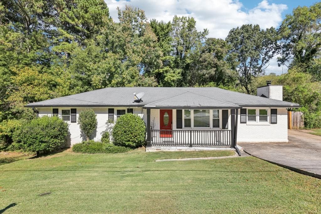 3 bedroom, 3 bathroom single family residence sold at 100 CHARLOTTE Drive, Mableton, GA 30126