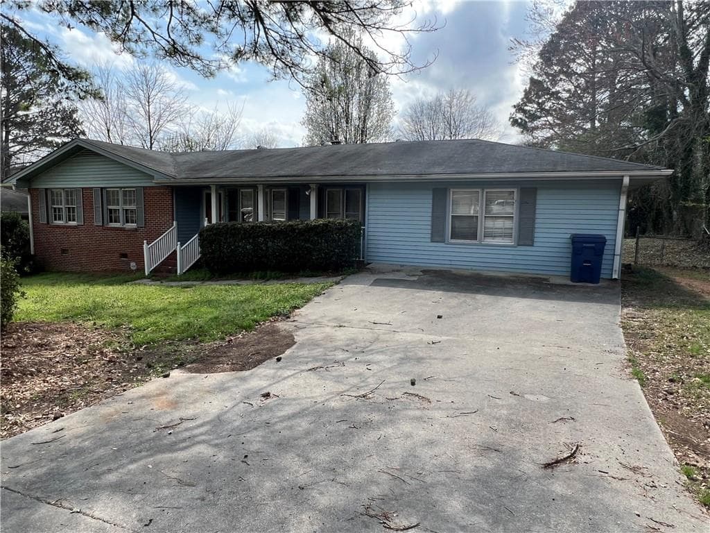 4 bedroom, 3 bathroom, 1,797 sq ft single family residence under contract at 868 Whispering Way, Winder, GA 30680