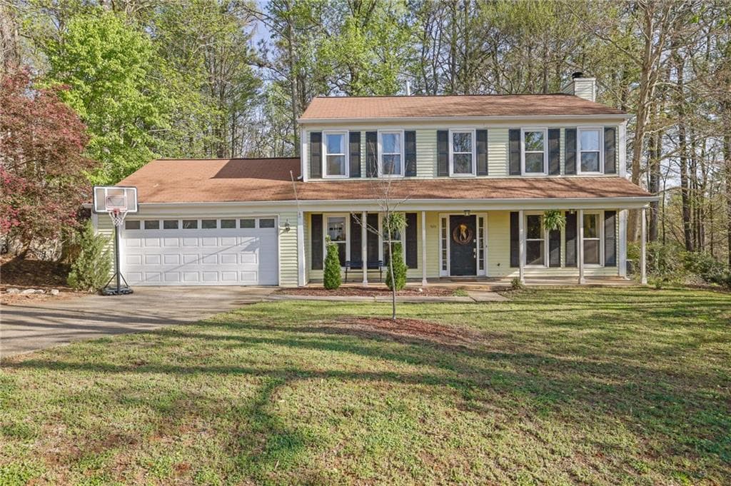 3 bedroom, 3 bathroom single family residence sold at 925 Crab Orchard Drive, Roswell, GA 30076