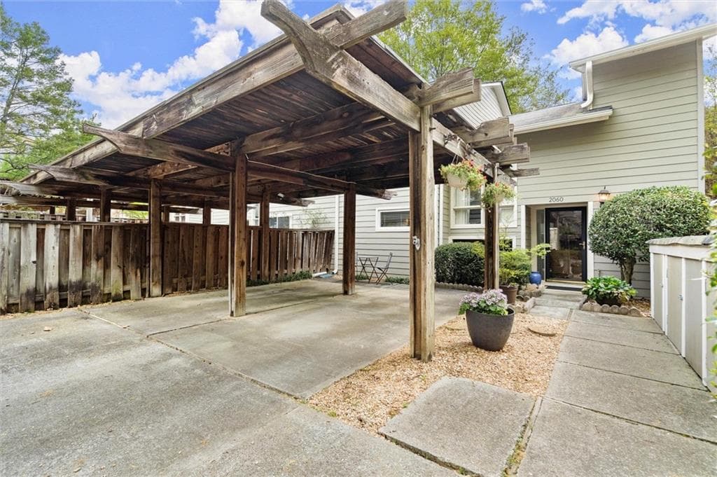 3 bedroom, 3 bathroom condominium sold at 2060 Clairmeade Way, Atlanta, GA 30329
