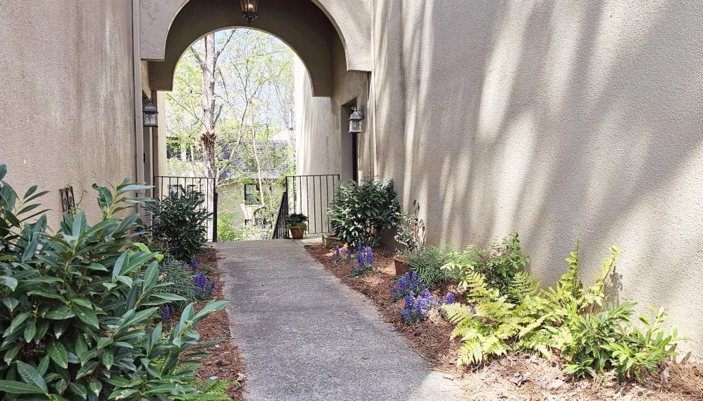 4 bedroom, 3 bathroom townhouse sold at 80 La Rue Place, Atlanta, GA 30327