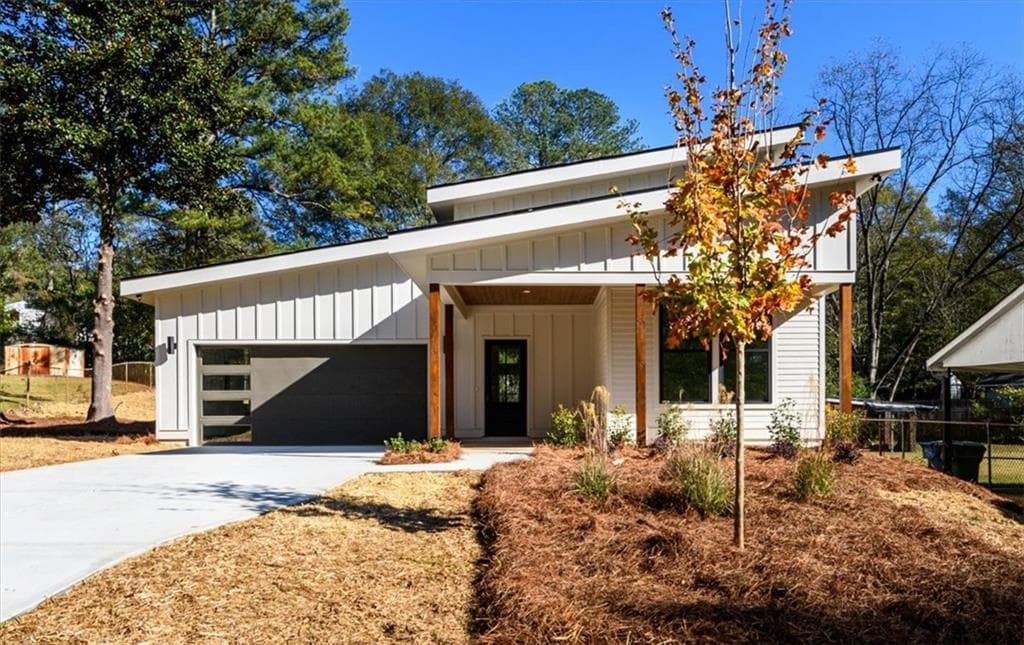 3 bedroom, 2 bathroom single family residence sold at 2526 Abner Place, Atlanta, GA 30318