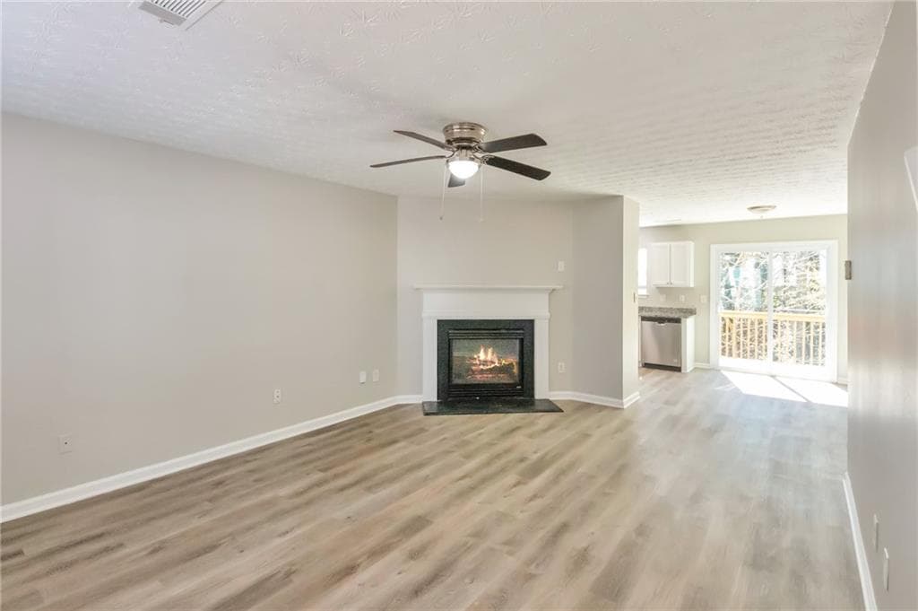 4 bedroom, 3 bathroom, 1,559 sq ft single family residence under contract at 344 Springbottom Court, Lawrenceville, GA 30046 — photo 4