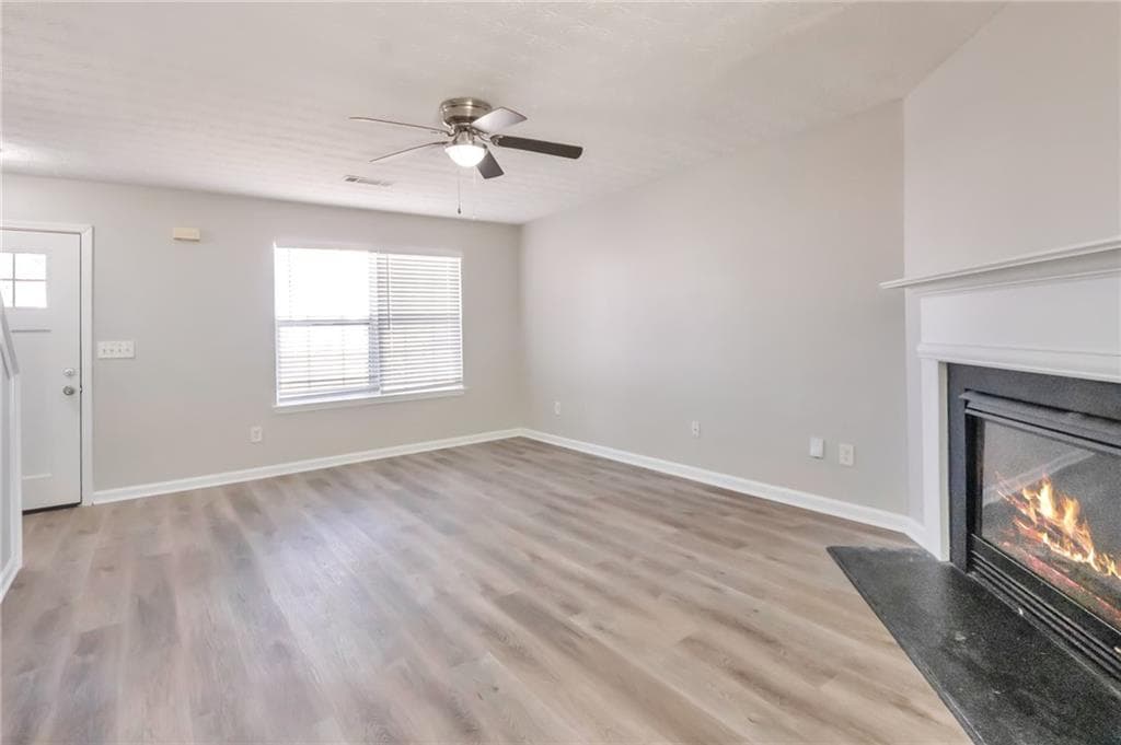 4 bedroom, 3 bathroom, 1,559 sq ft single family residence under contract at 344 Springbottom Court, Lawrenceville, GA 30046 — photo 5