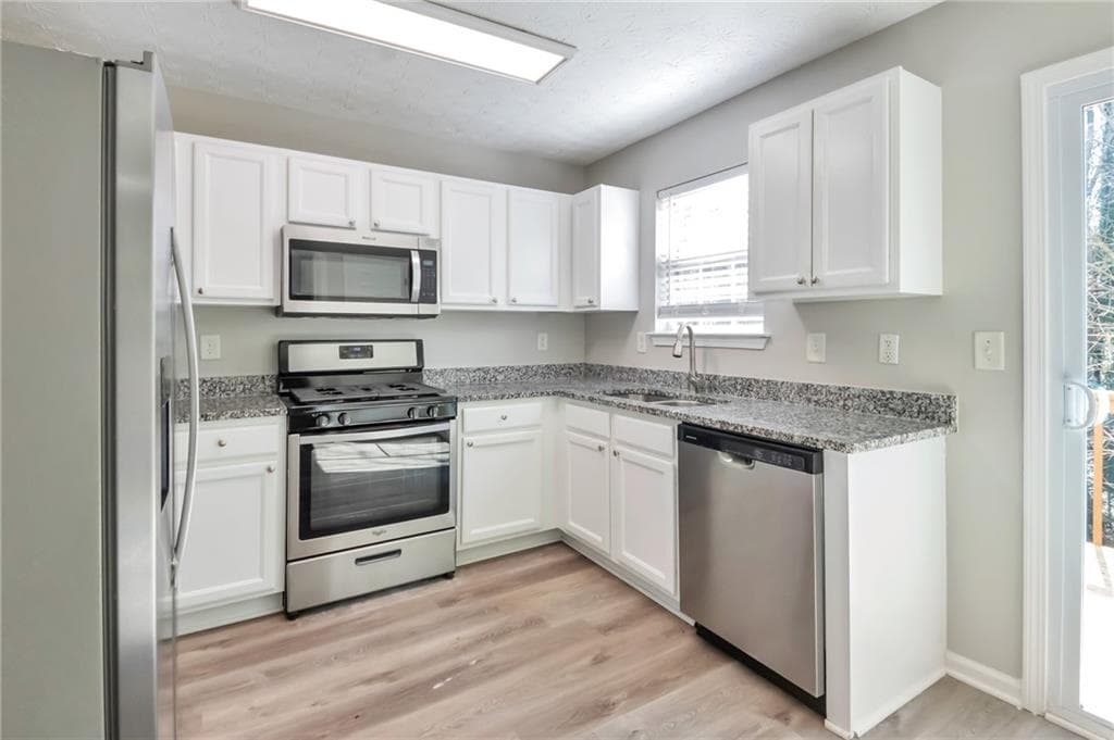 4 bedroom, 3 bathroom, 1,559 sq ft single family residence under contract at 344 Springbottom Court, Lawrenceville, GA 30046 — photo 6