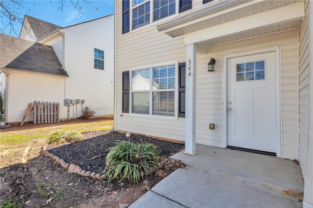 4 bedroom, 3 bathroom, 1,559 sq ft single family residence under contract at 344 Springbottom Court, Lawrenceville, GA 30046 — photo 2