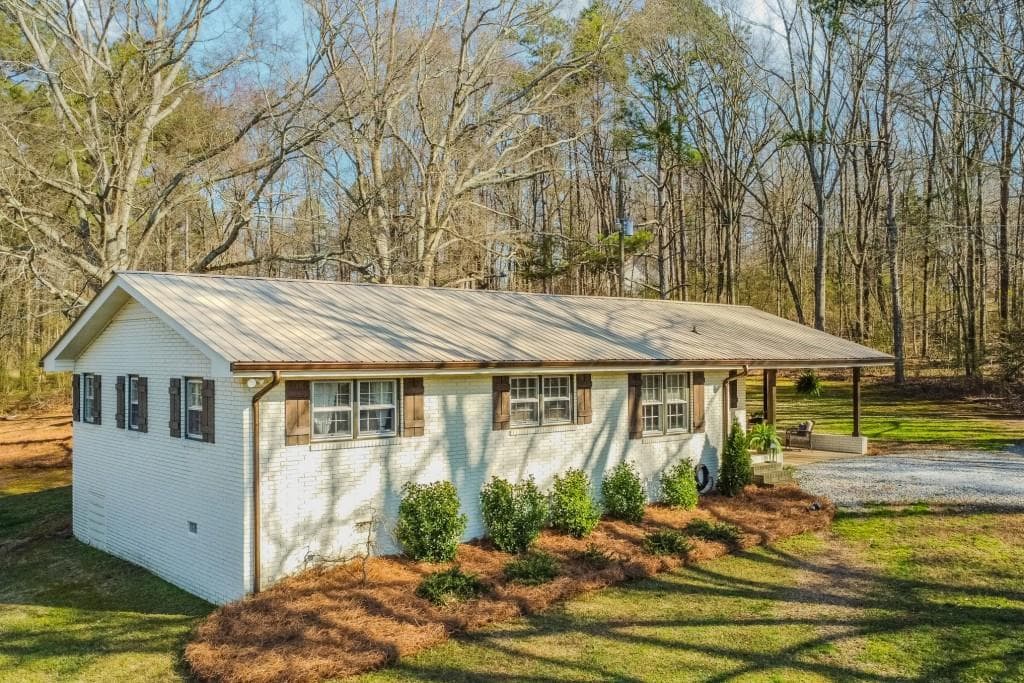 3 bedroom, 2 bathroom single family residence sold at 1428 N Highway 82, Jefferson, GA 30549