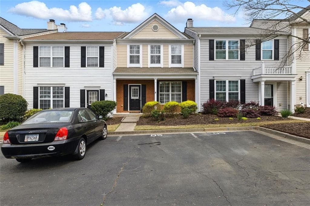 2 bedroom, 3 bathroom townhouse sold at 10900 Wittenridge Drive D5, Alpharetta, GA 30022