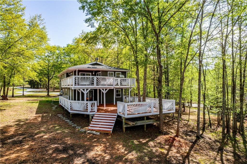5 bedroom, 3 bathroom single family residence sold at 84 Birch Lane, Sparta, GA 31087