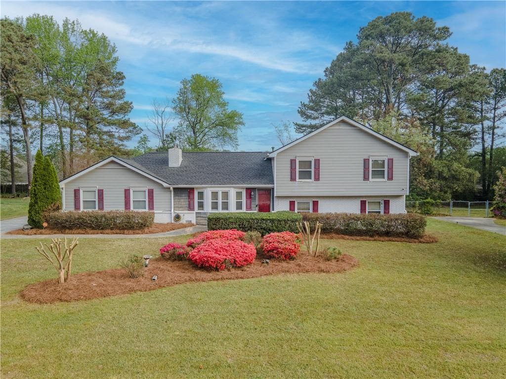 3 bedroom, 4 bathroom single family residence sold at 1717 Ramblewood Way, Snellville, GA 30078