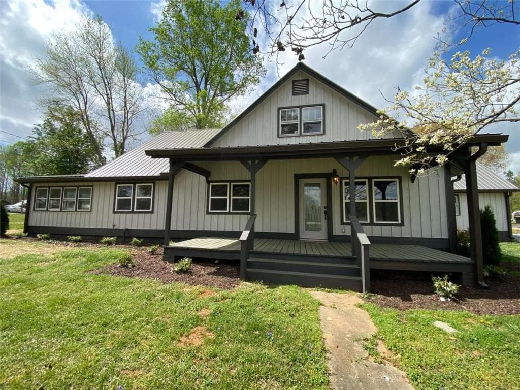 6 bedroom, 3 bathroom single family residence sold at 148 Summercrest Lane, Mount Airy, GA 30563