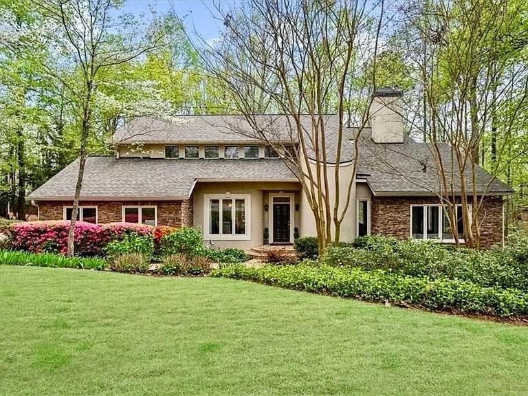 6 bedroom, 4 bathroom single family residence sold at 420 Longs Peak, Johns Creek, GA 30022