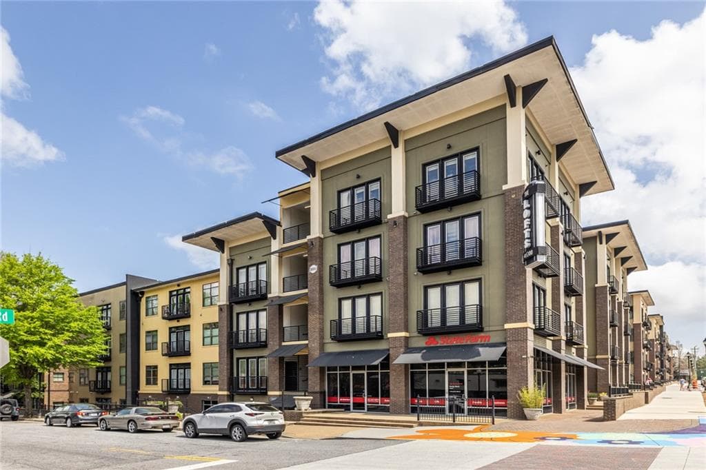 1 bedroom, 1 bathroom, 713 sq ft condominium sold at 5300 Peachtree Road 3206, Atlanta, GA 30341