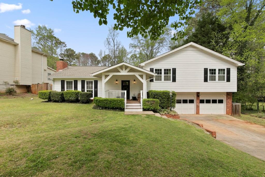 3 bedroom, 3 bathroom single family residence sold at 1068 Gwens Trail, Lilburn, GA 30047