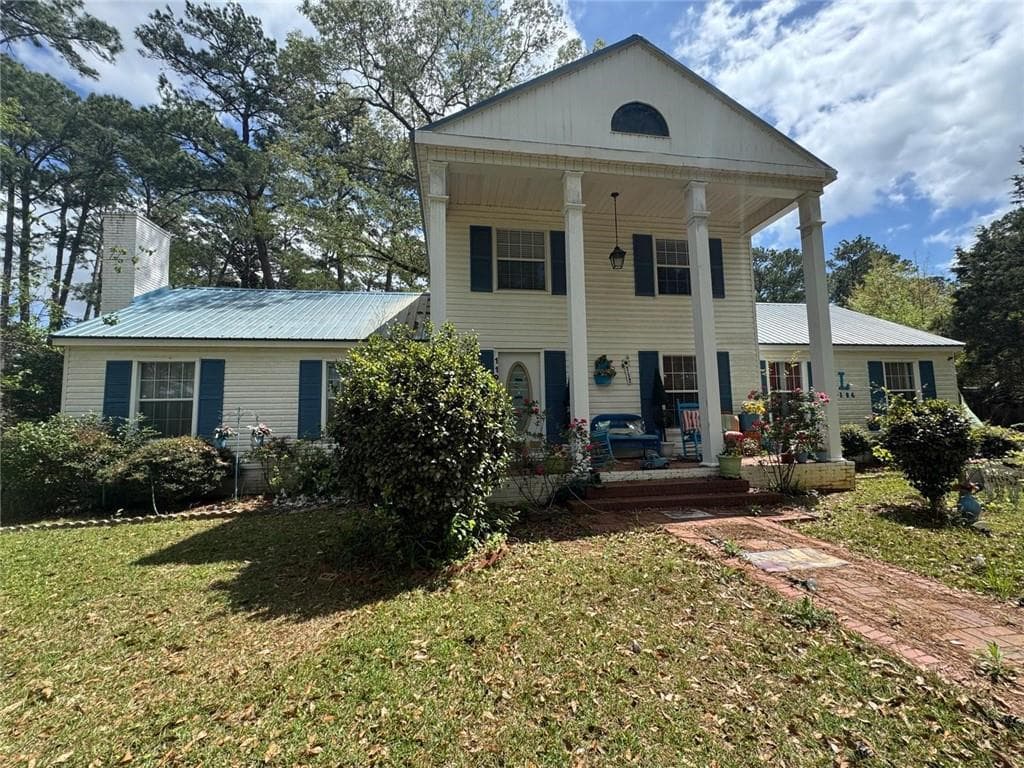 4 bedroom, 3 bathroom single family residence sold at 1194 N Main Street, Blakely, GA 39823