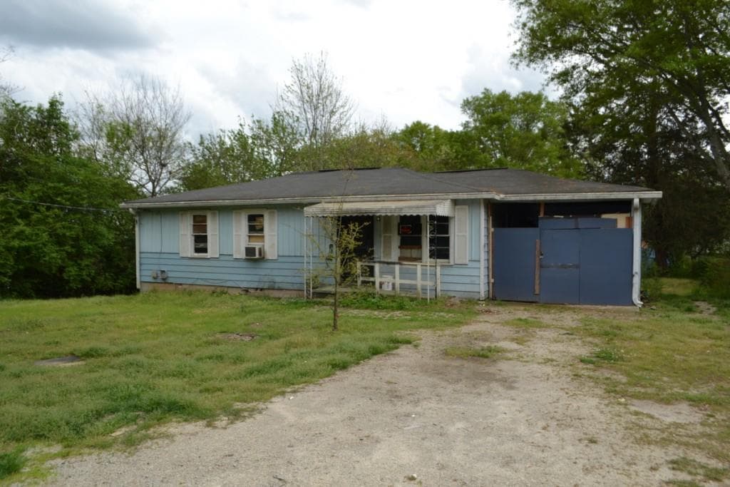3 bedroom, 1 bathroom single family residence sold at 6232 HOSPITAL Way, Douglasville, GA 30134