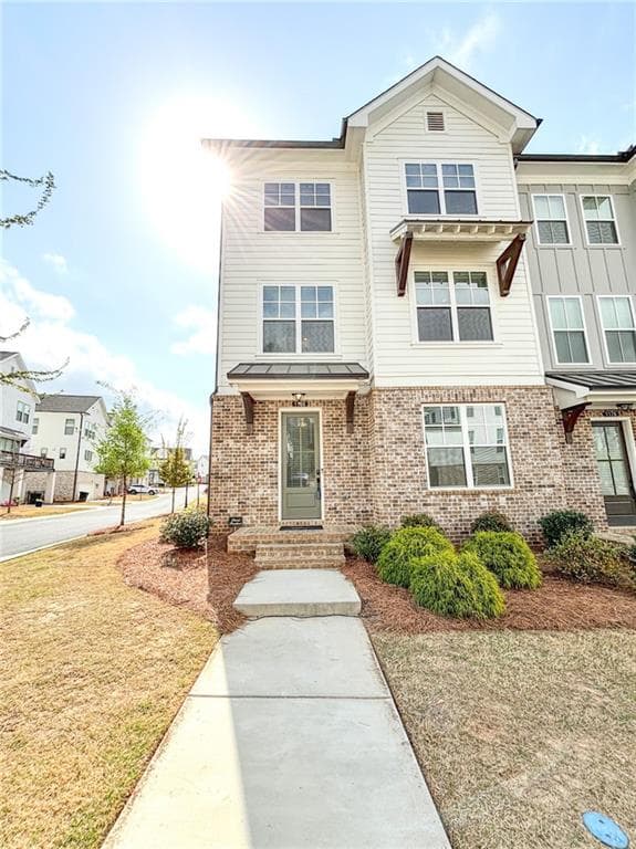 3 bedroom, 4 bathroom townhouse sold at 1166 Farmstead Road, Suwanee, GA 30024
