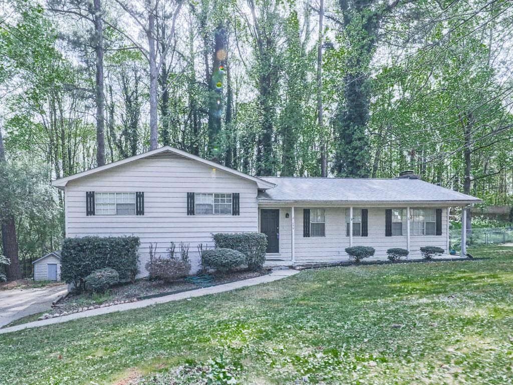 3 bedroom, 2 bathroom single family residence sold at 1090 Tanglewood Trail, Woodstock, GA 30189