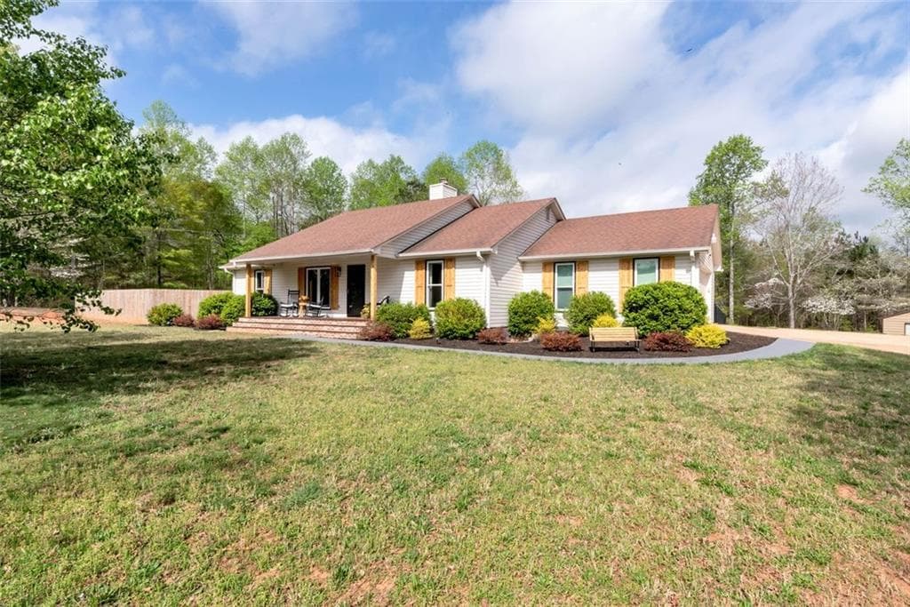 3 bedroom, 2 bathroom single family residence sold at 7935 Knight Road, Gainesville, GA 30506