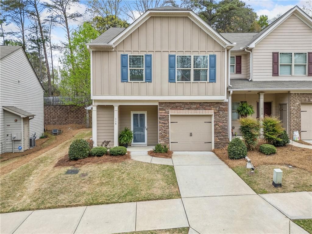 3 bedroom, 3 bathroom townhouse sold at 114 Oakview Passage, Canton, GA 30114