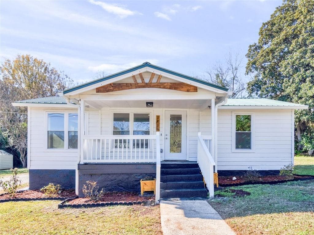 3 bedroom, 2 bathroom single family residence sold at 1214 MARTIN LUTHER KING JR Drive, Monticello, GA 31064