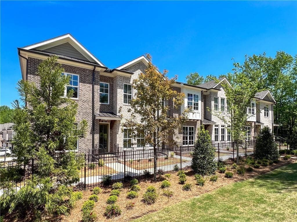 161 Wards Crossing Way 121, Johns Creek, GA 30022 — most recent listing photo