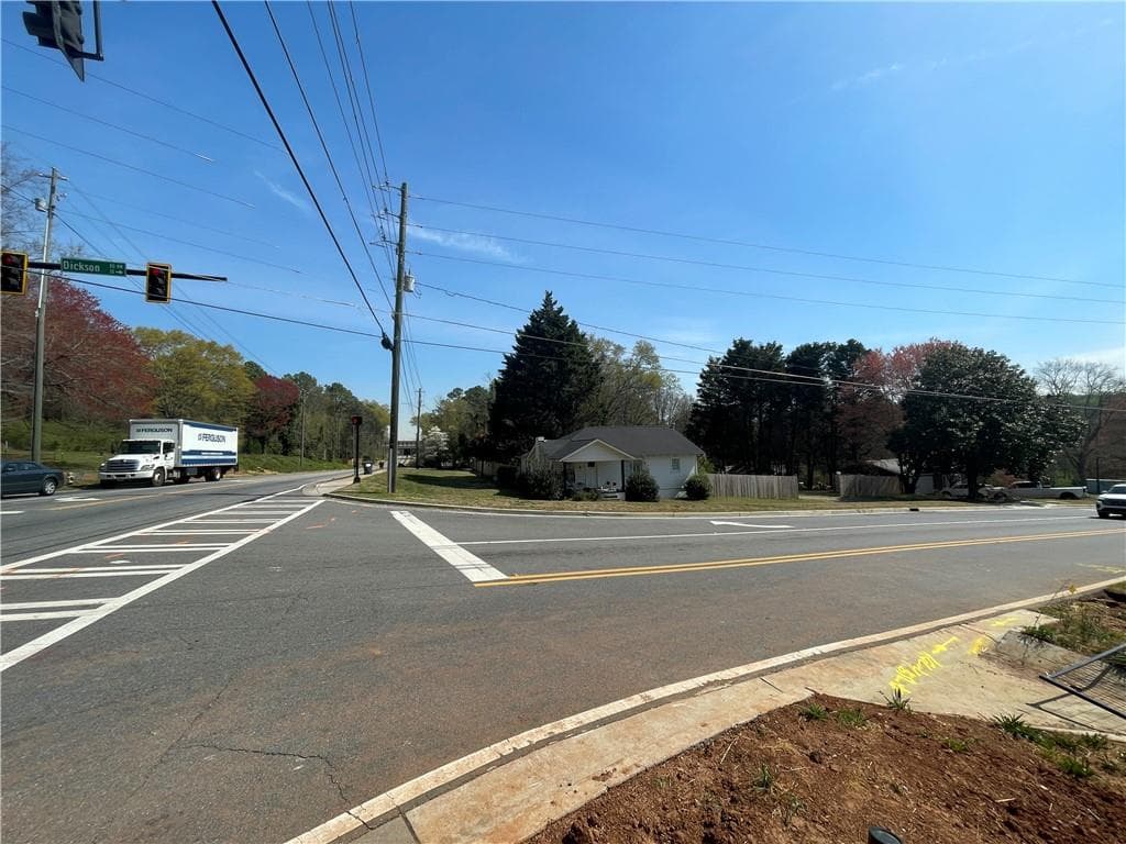 3 bedroom, 2 bathroom single family residence under contract at 141 Dickson Road, Marietta, GA 30066 — photo 2