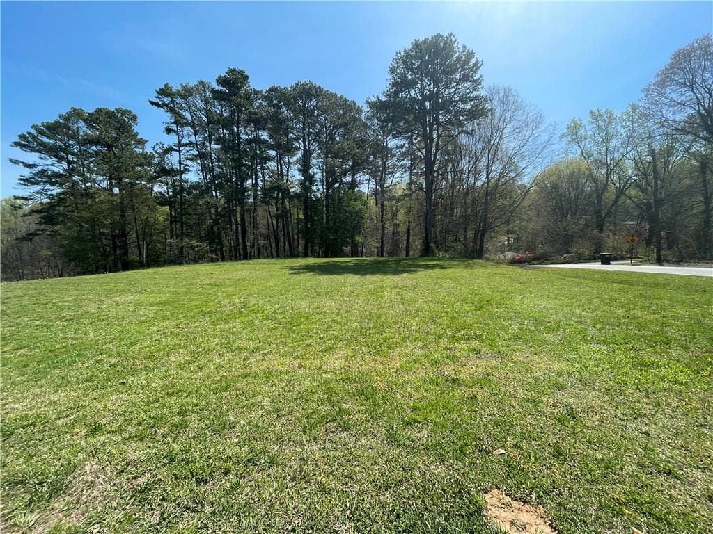 3 bedroom, 2 bathroom single family residence under contract at 141 Dickson Road, Marietta, GA 30066 — photo 4