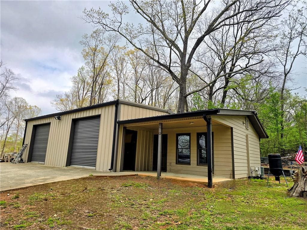 1 bathroom single family residence sold at 300 Outlaw Ridge, Canton, GA 30115