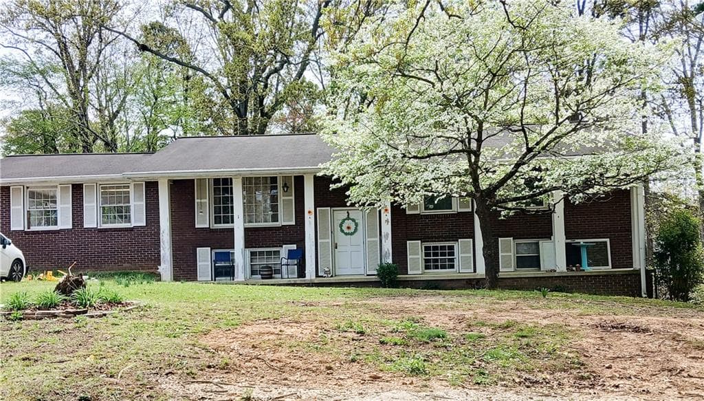 5 bedroom, 3 bathroom single family residence sold at 1 Seven Hills Place, Rome, GA 30165