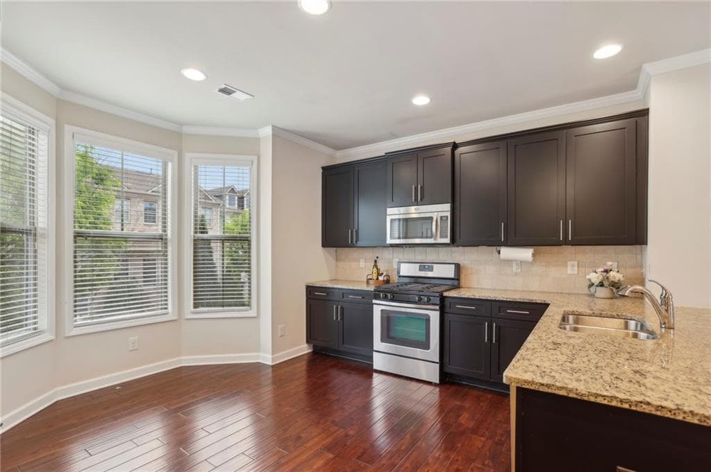 3 bedroom, 4 bathroom, 1,880 sq ft townhouse sold at 4934 Wyeth Way, Johns Creek, GA 30022