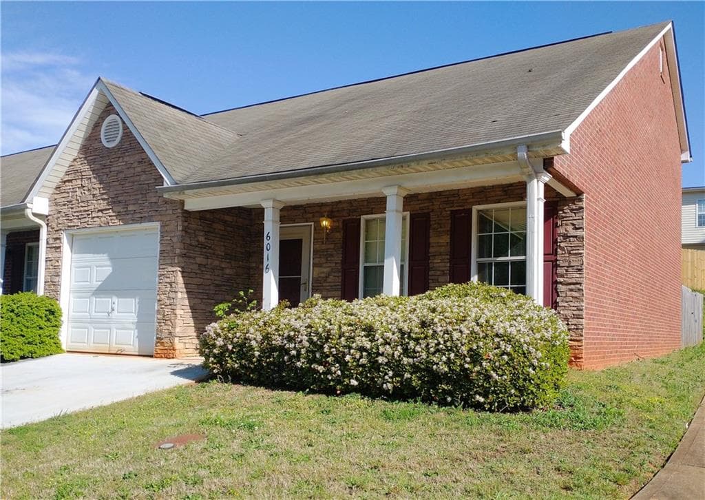 3 bedroom, 3 bathroom townhouse sold at 6016 Creekerton Boulevard, Mcdonough, GA 30252