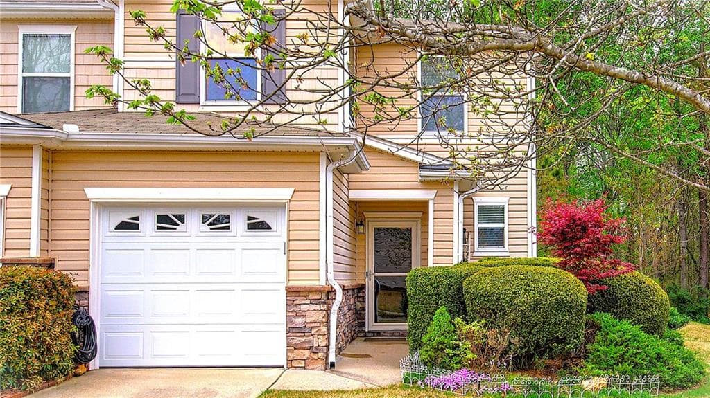 3 bedroom, 3 bathroom townhouse sold at 537 Rendezvous Road, Acworth, GA 30102