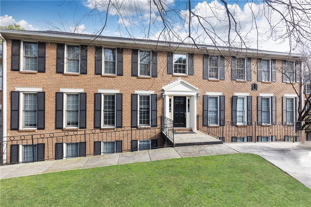 1 bedroom, 1 bathroom condominium sold at 1101 Collier Road U2, Atlanta, GA 30318