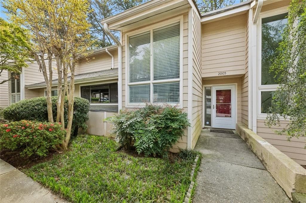 2 bedroom, 3 bathroom townhouse sold at 2005 VARIATIONS Drive, Atlanta, GA 30329