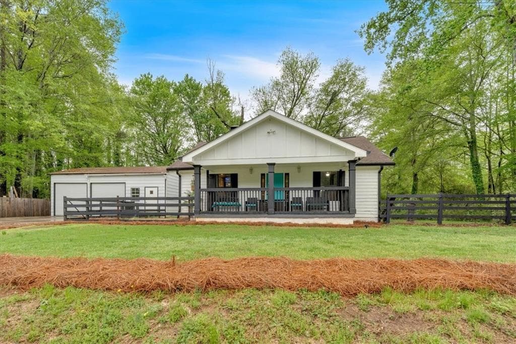 3 bedroom, 2 bathroom single family residence sold at 1965 Midway Road, Douglasville, GA 30135