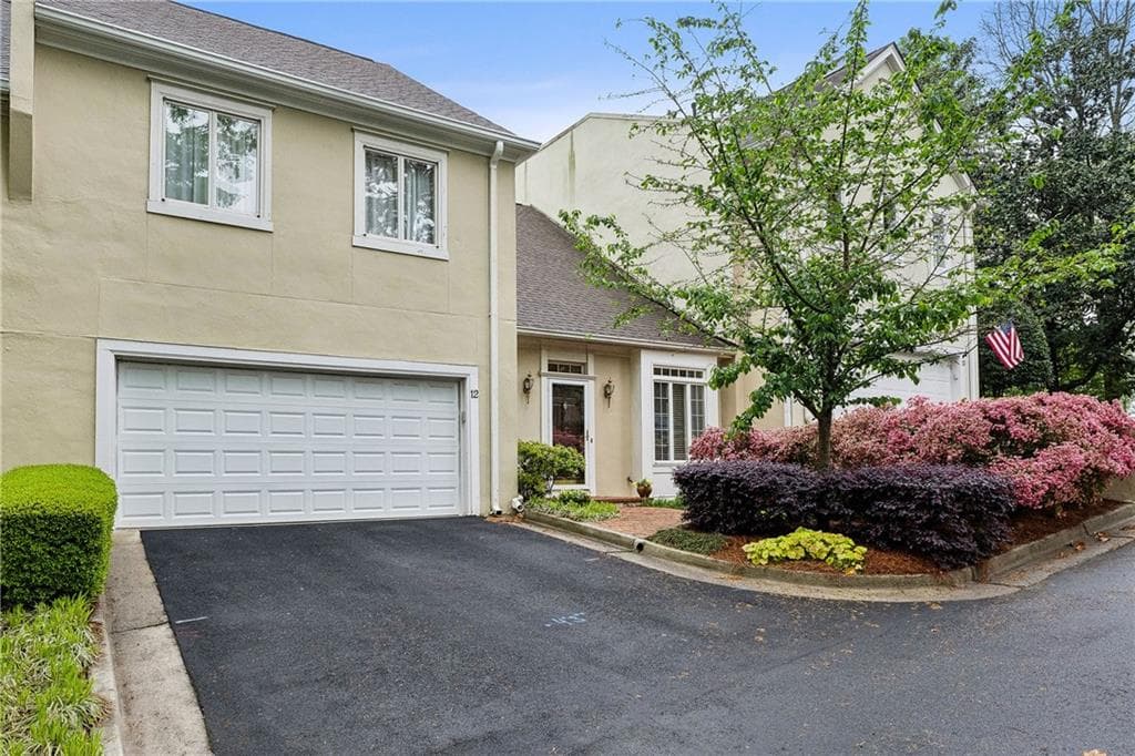 4 bedroom, 4 bathroom townhouse sold at 12 Braemore Drive, Atlanta, GA 30328