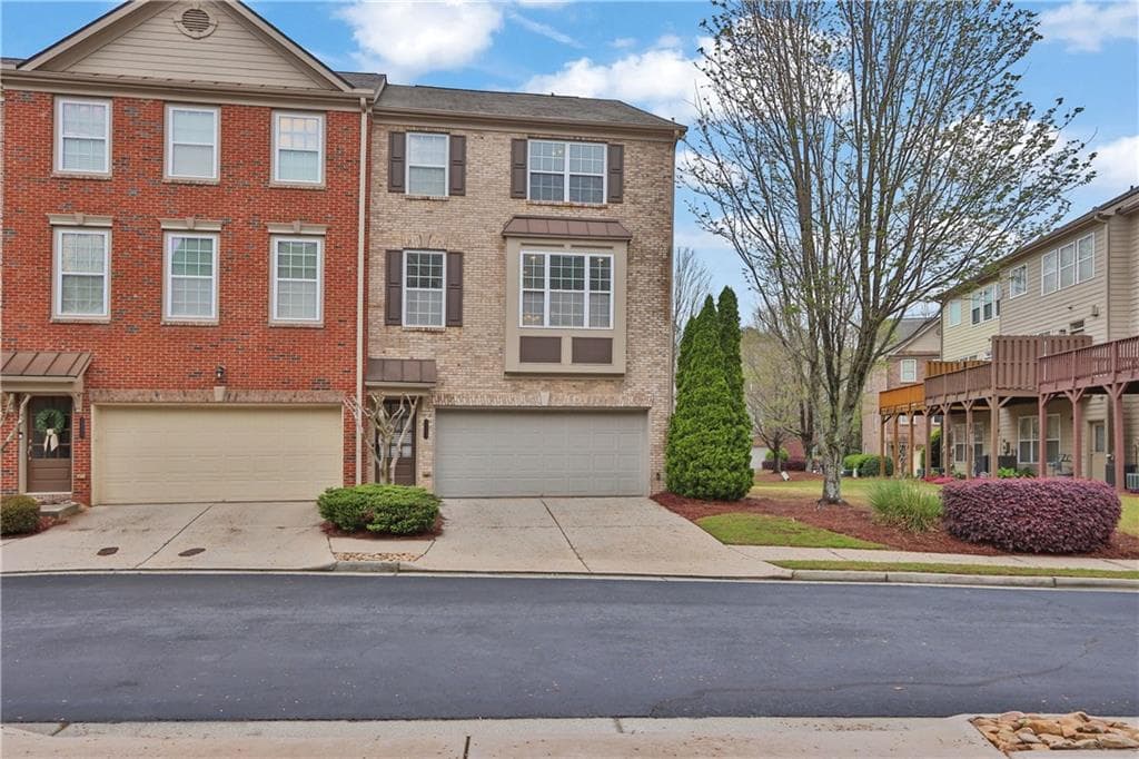 3 bedroom, 4 bathroom townhouse sold at 3222 Greenwood Oak Drive 3222, Peachtree Corners, GA 30092