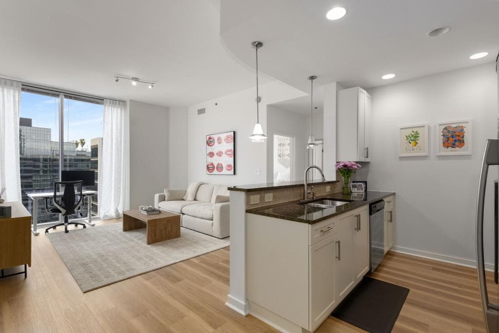 1 bedroom, 1 bathroom, 783 sq ft condominium sold at 855 Peachtree Street 2706, Atlanta, GA 30308