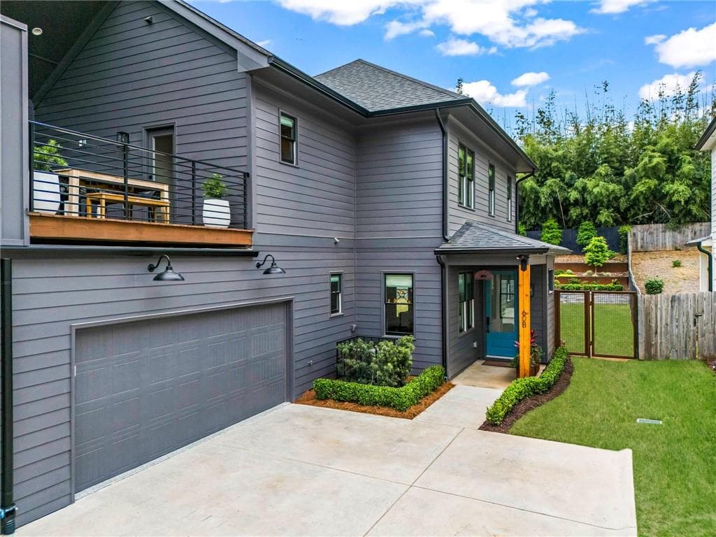 4 bedroom, 3 bathroom townhouse sold at 60 Walthall Street B, Atlanta, GA 30307