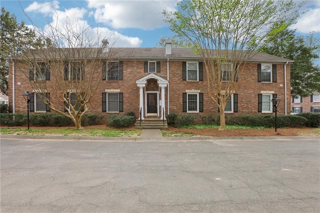3 bedroom, 2 bathroom, 1,216 sq ft condominium sold at 6700 ROSWELL Road 14C, Atlanta, GA 30328