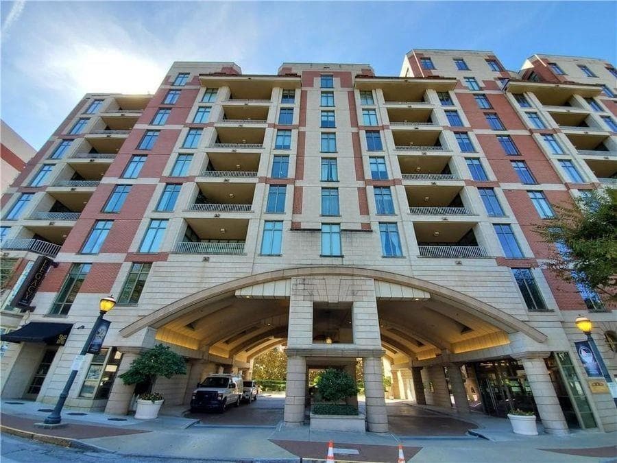 2 bedroom, 2 bathroom, 1,525 sq ft condominium sold at 250 Park Avenue West 903, Atlanta, GA 30313