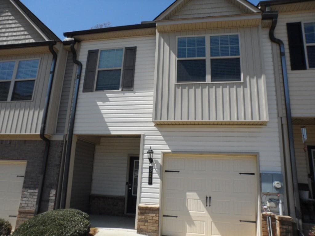 3 bedroom, 3 bathroom, 1,474 sq ft townhouse sold at 321 Turtle Creek Drive, Winder, GA 30680