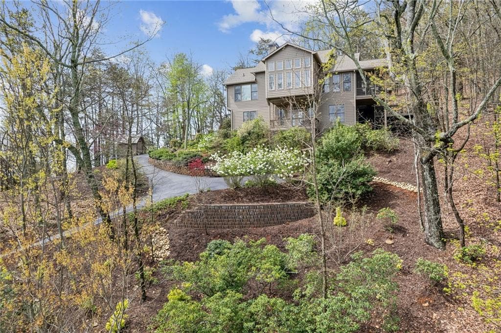 3 bedroom, 4 bathroom single family residence sold at 853 Cherokee Trail, Big Canoe, GA 30143