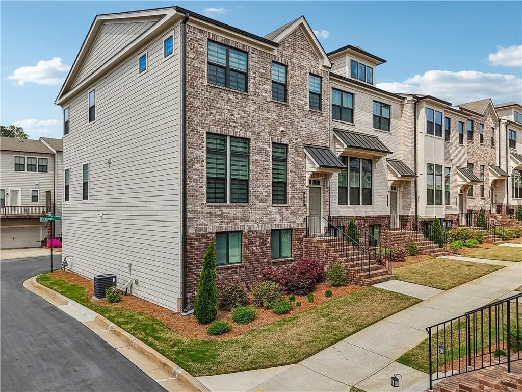 4 bedroom, 4 bathroom townhouse sold at 245 Fairview Circle, Roswell, GA 30076