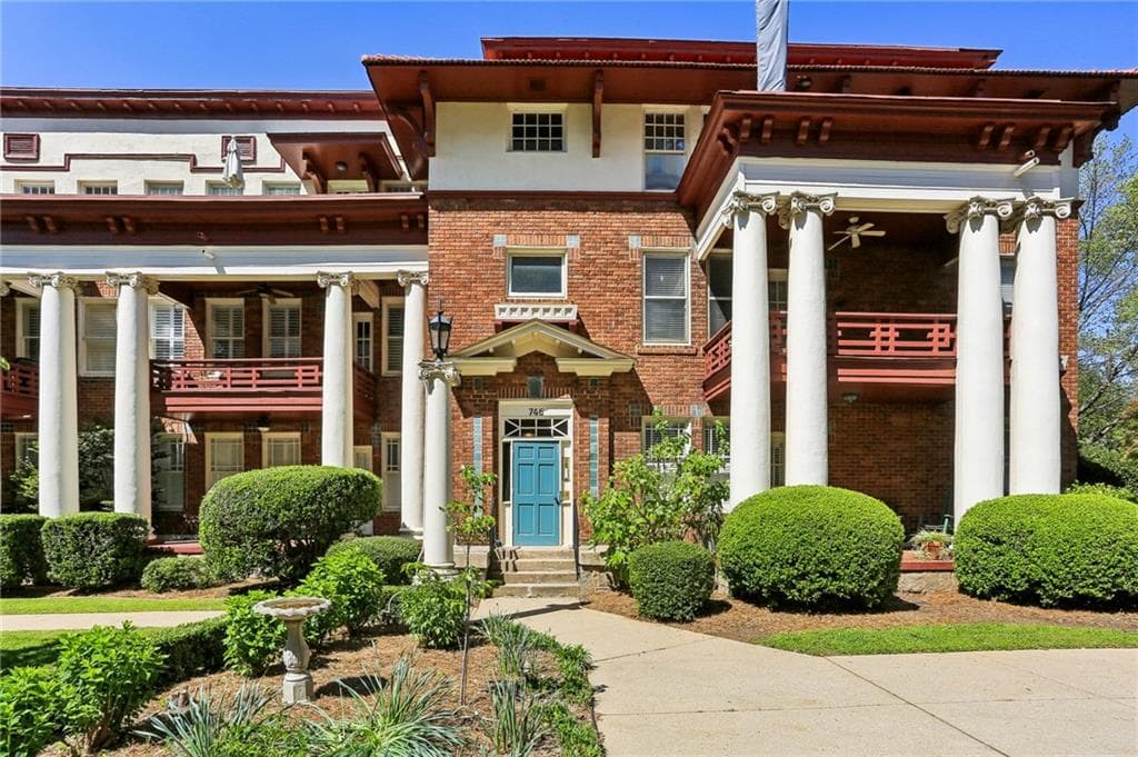 2 bedroom, 1 bathroom condominium sold at 746 N Highland Avenue 6, Atlanta, GA 30306