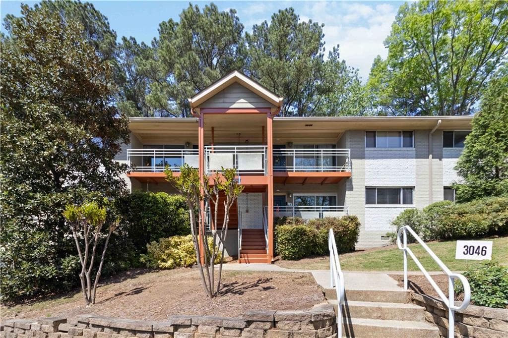 3 bedroom, 2 bathroom condominium sold at 3046 Briarcliff Road 7, Atlanta, GA 30329