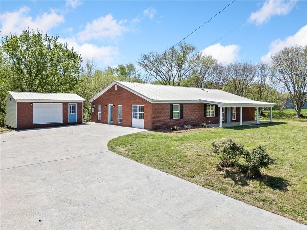 4 bedroom, 2 bathroom single family residence sold at 3499 Covington Bridge Road, Fairmount, GA 30139