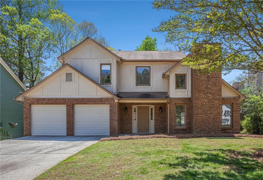 3 bedroom, 3 bathroom single family residence sold at 10925 Pinehigh Drive, Alpharetta, GA 30022