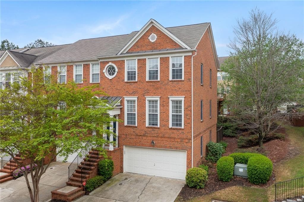 4 bedroom, 4 bathroom townhouse sold at 4880 Payson Terrace, Atlanta, GA 30339